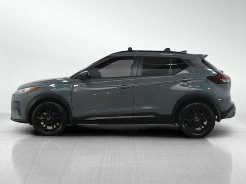 2022 Nissan Kicks SR