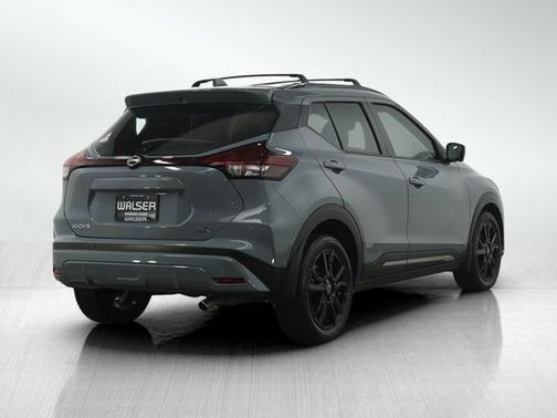 2022 Nissan Kicks SR