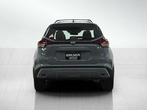 2022 Nissan Kicks SR