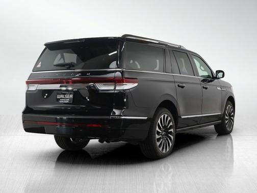 Infinite Black Metallic Clearcoat 2024 Lincoln Navigator L Black Label