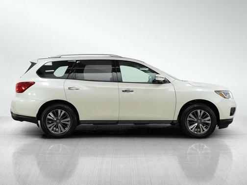 2017 Nissan Pathfinder SL