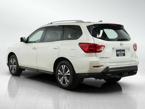 2017 Nissan Pathfinder SL