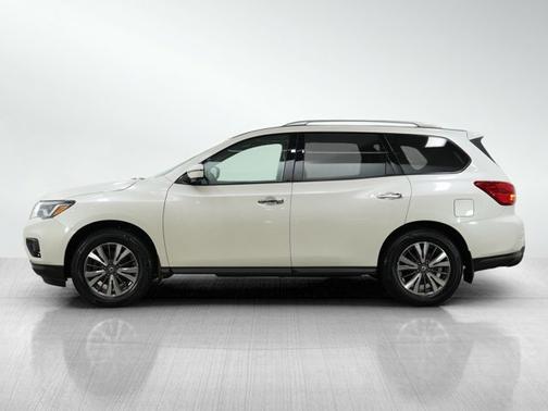 2017 Nissan Pathfinder SL