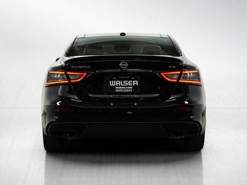 2023 Nissan Maxima SR