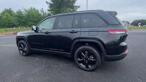 Diamond Black Crystal Pearlcoat 2023 Jeep Grand Cherokee Limited