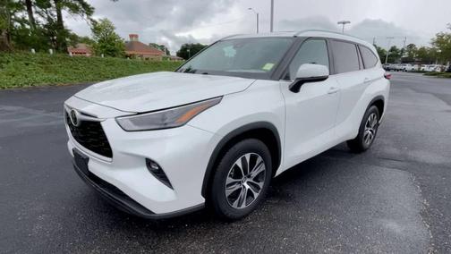 Wind Chill Pearl 2023 Toyota Highlander XLE