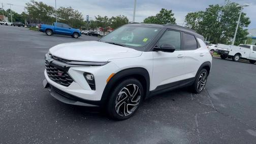 Iridescent Pearl Tricoat 2025 Chevrolet Trailblazer RS