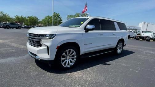 Iridescent Pearl Tricoat 2023 Chevrolet Suburban Premier