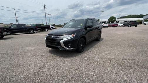 Labrador Black Metallic 2020 Mitsubishi Outlander LE