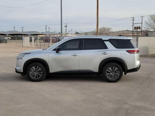 2024 Nissan Pathfinder S FWD