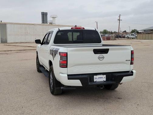 Glacier White 2025 Nissan Frontier SV