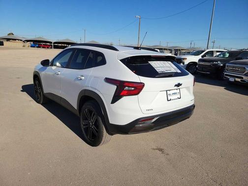 Summit White 2026 Chevrolet Trax FWD ACTIV