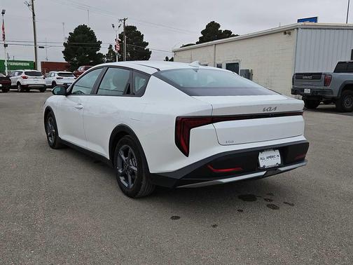 Snow White Pearl 2025 Kia K4 LXS
