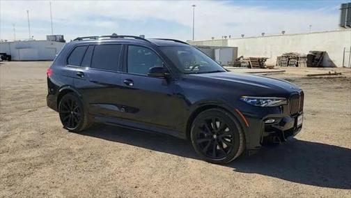 2022 BMW X7 M50i