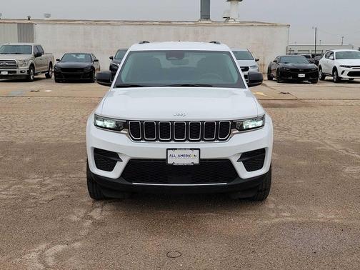Bright White Clearcoat 2024 Jeep Grand Cherokee Laredo