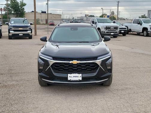 Mosaic Black Metallic 2025 Chevrolet Trax LT