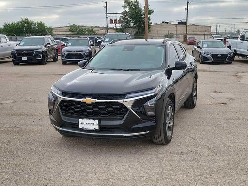 Mosaic Black Metallic 2025 Chevrolet Trax LT