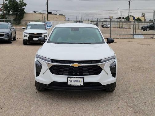 Summit White 2024 Chevrolet Trax LS
