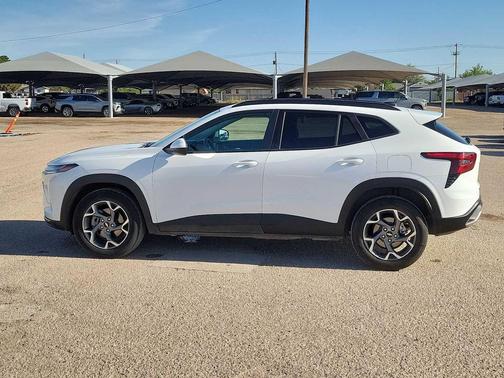 Summit White 2025 Chevrolet Trax LT