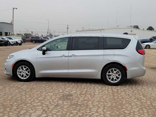 Silver Mist Clearcoat 2023 Chrysler Pacifica Touring L
