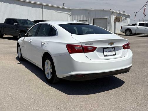 Summit White 2023 Chevrolet Malibu FWD 1LT