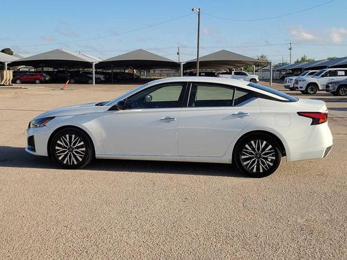 Glacier White 2025 Nissan Altima SV FWD