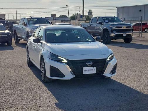 Glacier White 2025 Nissan Altima SV FWD