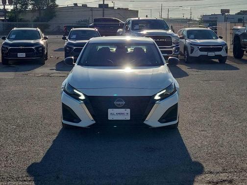 Glacier White 2025 Nissan Altima SV FWD