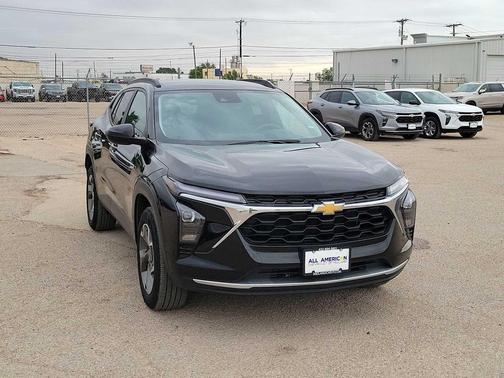 Mosaic Black Metallic 2025 Chevrolet Trax LT
