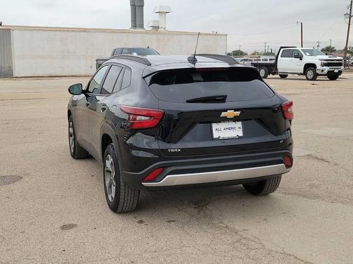 Mosaic Black Metallic 2025 Chevrolet Trax LT