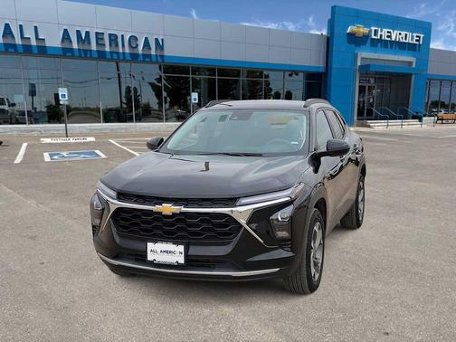 Mosaic Black Metallic 2025 Chevrolet Trax LT