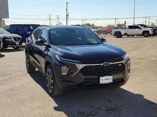 Mosaic Black Metallic 2026 Chevrolet Trax FWD 2RS