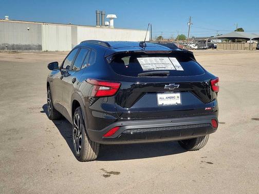 Mosaic Black Metallic 2026 Chevrolet Trax FWD 2RS