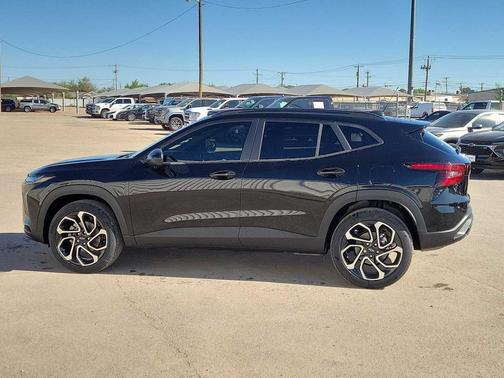 Mosaic Black Metallic 2026 Chevrolet Trax FWD 2RS