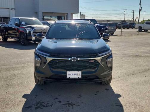 Mosaic Black Metallic 2026 Chevrolet Trax FWD 2RS