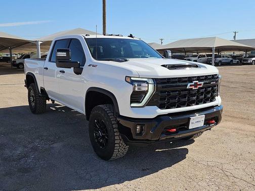 Summit White 2026 Chevrolet Silverado 2500 Crew Cab, Standard Bed, XR2, 4WD