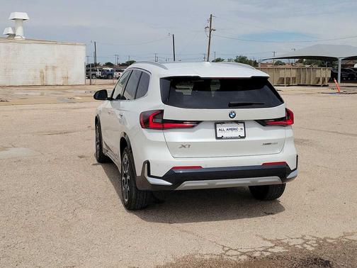 Mineral White Metallic 2023 BMW X1 xDrive28i