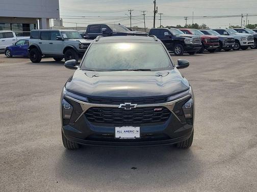 Mosaic Black Metallic 2026 Chevrolet Trax FWD 2RS