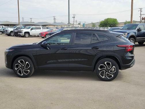 Mosaic Black Metallic 2026 Chevrolet Trax FWD 2RS