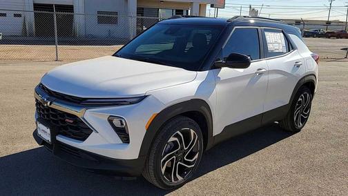 Iridescent Pearl Tricoat 2026 Chevrolet Trailblazer RS