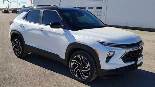 Iridescent Pearl Tricoat 2026 Chevrolet Trailblazer RS