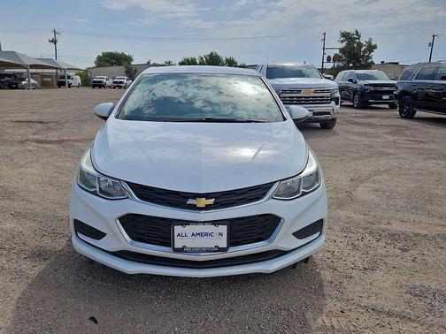 Summit White 2018 Chevrolet Cruze LS