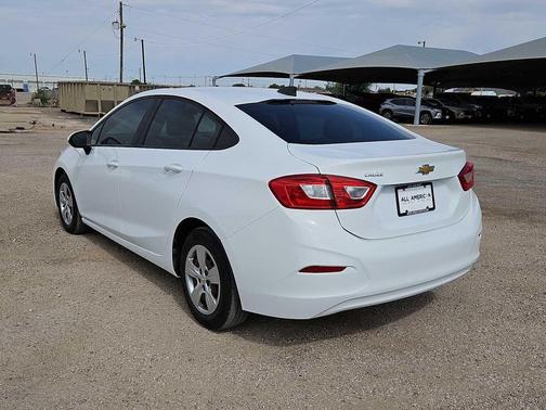 Summit White 2018 Chevrolet Cruze LS