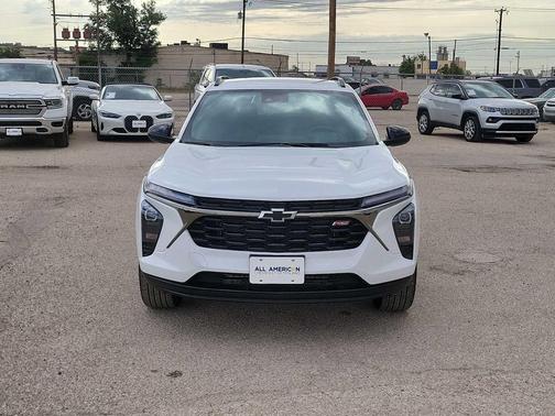 Summit White 2026 Chevrolet Trax FWD 2RS
