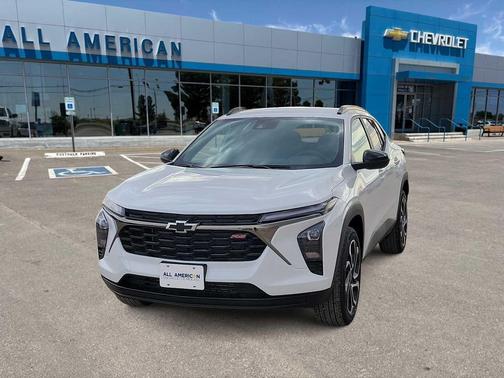 Summit White 2026 Chevrolet Trax FWD 2RS