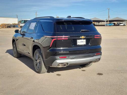 Mosaic Black Metallic 2026 Chevrolet Traverse LT