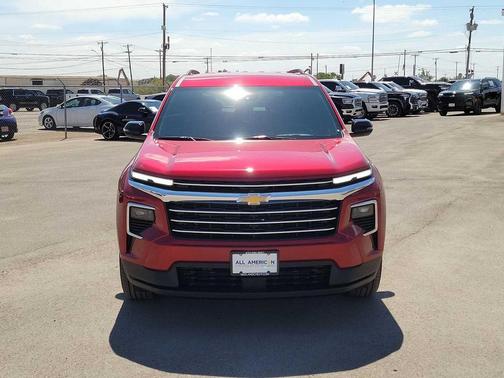 Radiant Red Tintcoat 2026 Chevrolet Traverse LT