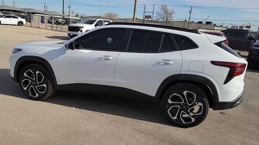 Summit White 2026 Chevrolet Trax FWD 2RS