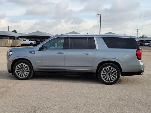 Sterling Metallic 2023 GMC Yukon XL Denali Ultimate