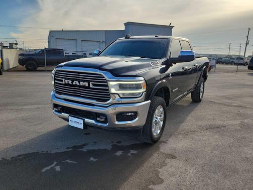2019 RAM 2500 Laramie Crew Cab 4x4 6'4' Box